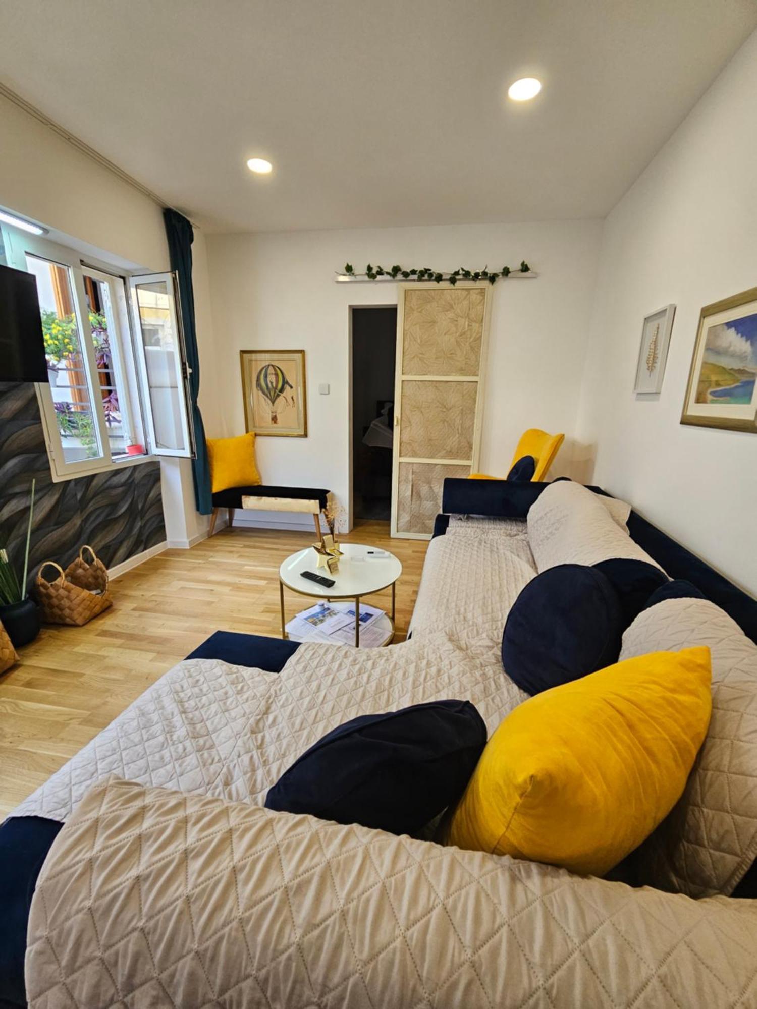 Place 4 U Center Apartment